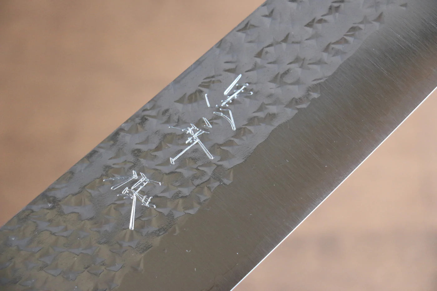 Marke Yu Kurosaki Leichte Serie Senko-Stahl R2/SG2 handgeschmiedetes Messer Gyuto-Mehrzweckmesser Japanisches Messer 210 mm Walnussholzgriff (türkis beschichtet)