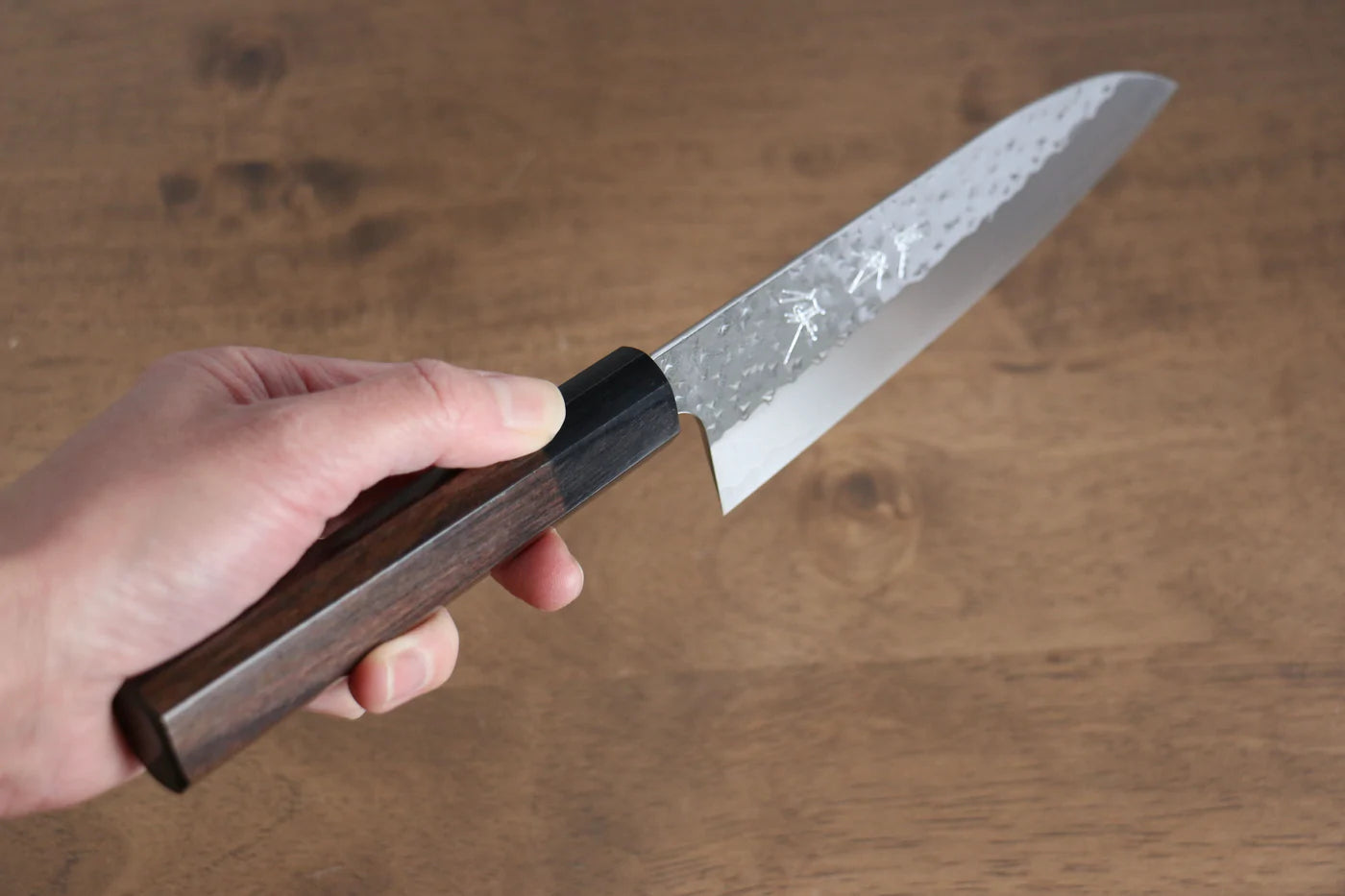 Thương hiệu Yu Kurosaki Ánh Sáng Senko R2/SG2 Rèn thủ công Dao đa năng Santoku loại nhỏ dao Nhật 150mm chuôi chuôi  dao gỗ Đàn Hương ( đính vòng chuôi chuôi  dao gỗ ép đen)